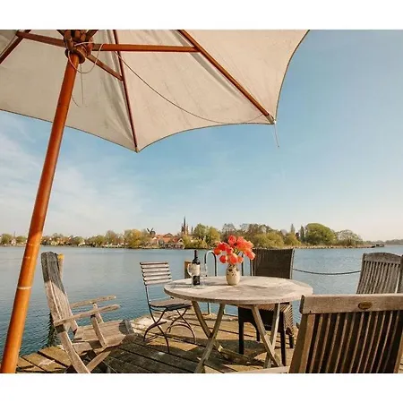 Bauhaus Holiday By The Lake Apartment