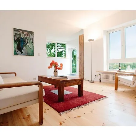 Bauhaus Holiday By The Lake *