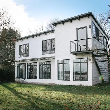 Bauhaus Holiday By The Lake