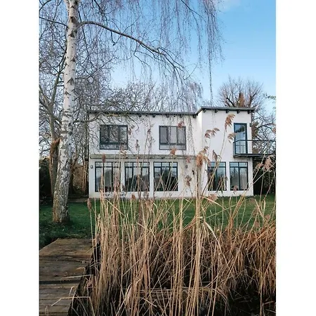 Bauhaus Holiday By The Lake